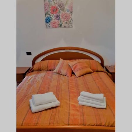 Feel At Home - Casa Loredana Lovere Esterno foto