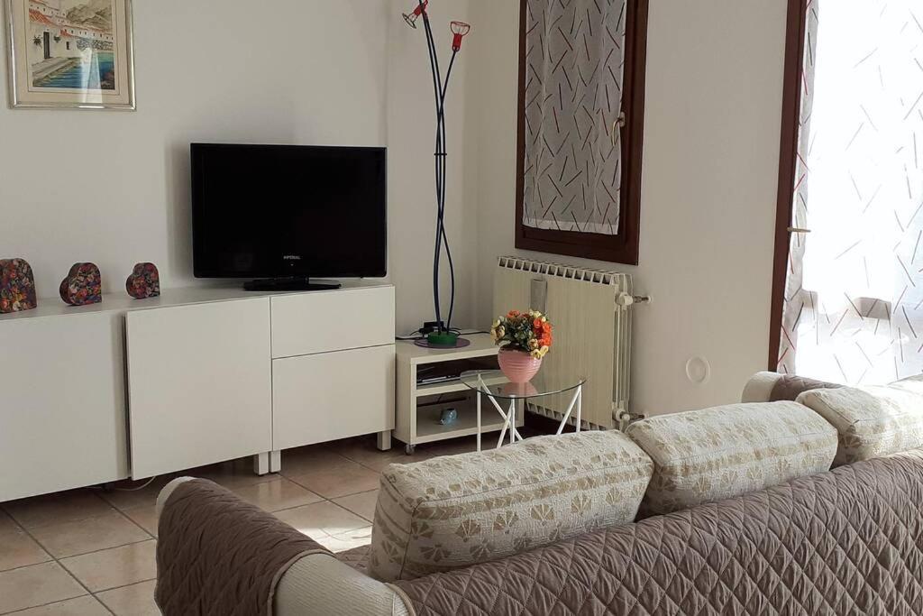 Feel At Home - Casa Loredana Lovere Esterno foto